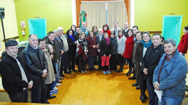 Sess&atilde;o Especial presta homenagem aos 60 anos de funda&ccedil;&atilde;o da Escola Sagrada Fam&iacute;lia