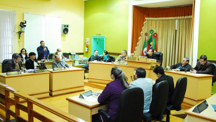 Vereadores acatam posi&ccedil;&atilde;o dos sindicatos e aprovam reajuste de 5% ao funcionalismo p&uacute;blico