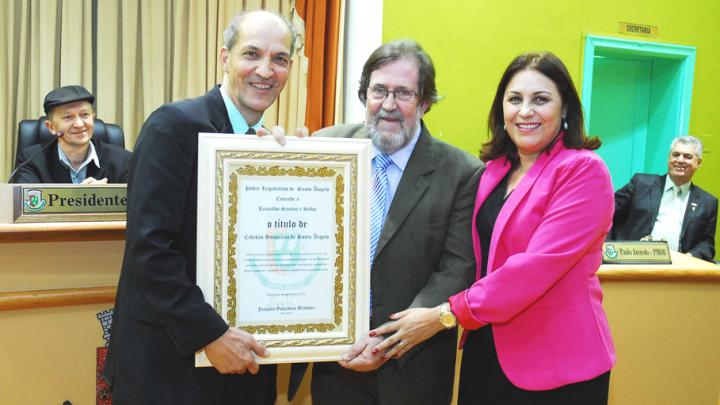 Pastor Reinaldo &eacute; agraciado com o t&iacute;tulo de Cidad&atilde;o Honor&aacute;rio de Santo &Acirc;ngelo
