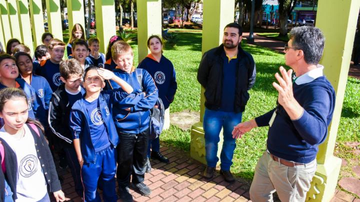 Vereador Felippe Terra Grass participa de projeto Miss&otilde;es Escolar Guarani
