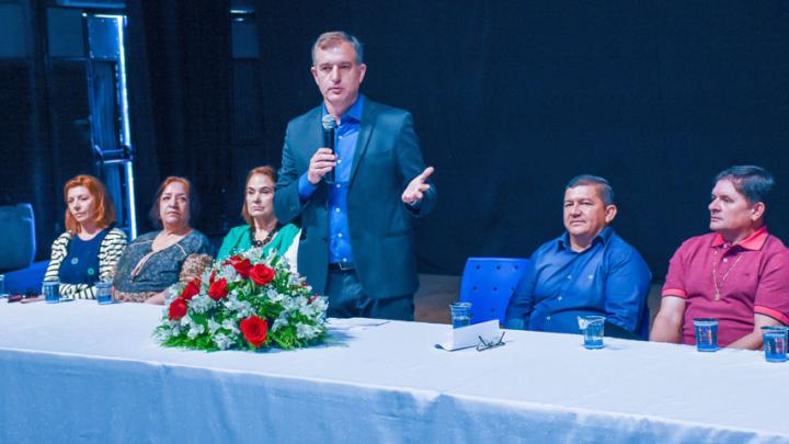 ABERTURA DO ANO LETIVO: C&acirc;mara acompanha atividades no Teatro Ant&ocirc;nio Sepp
