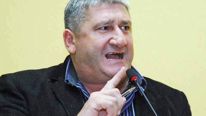 Vereador Pedr&atilde;o levanta questionamentos referentes ao contrato firmado entre o munic&iacute;pio e CORSAN