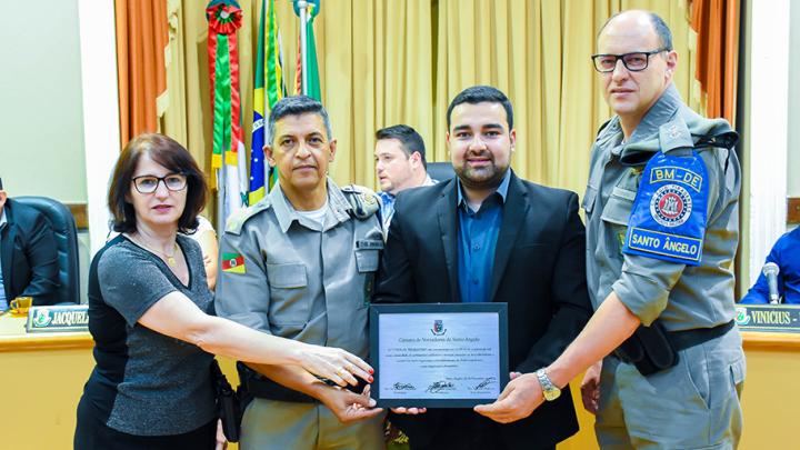 Legislativo comemora 10 anos de implanta&ccedil;&atilde;o do Col&eacute;gio Tiradentes em Santo &Acirc;ngelo
