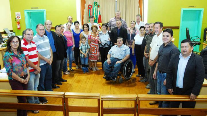 Legislativo Municipal outorga t&iacute;tulo de Artes&atilde; do Ano de 2014