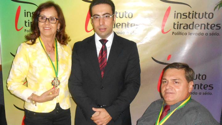 Vereadores s&atilde;o condecorados com a Medalha Tiradentes