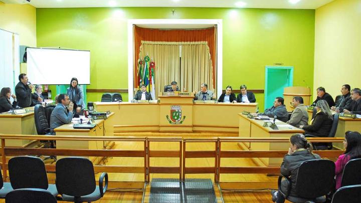 Legislativo aprova aux&iacute;lio financeiro para as festividades em homenagem ao Dia do Colono e Motorista
