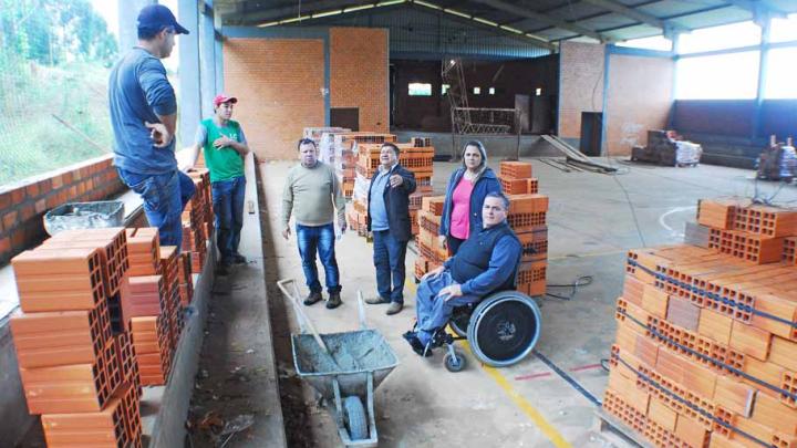 Reforma do Gin&aacute;sio de Esportes dos bairros Harmonia e Uni&atilde;o &eacute; acompanhada pelo Legislativo de Santo &Acirc;ngelo. 