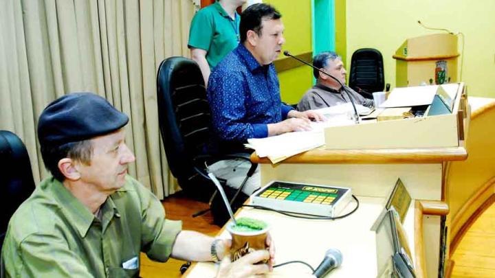 Poder Legislativo aprova PL que congela sal&aacute;rio de vereadores at&eacute; 2020
