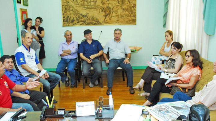 Vereadores re&uacute;nem-se com Secret&aacute;ria Municipal de Educa&ccedil;&atilde;o