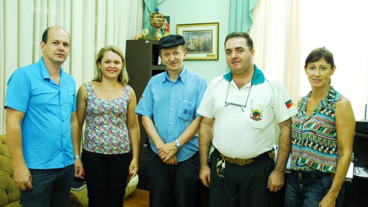 Formenton recebe integrantes do GDF os Farroupilhas