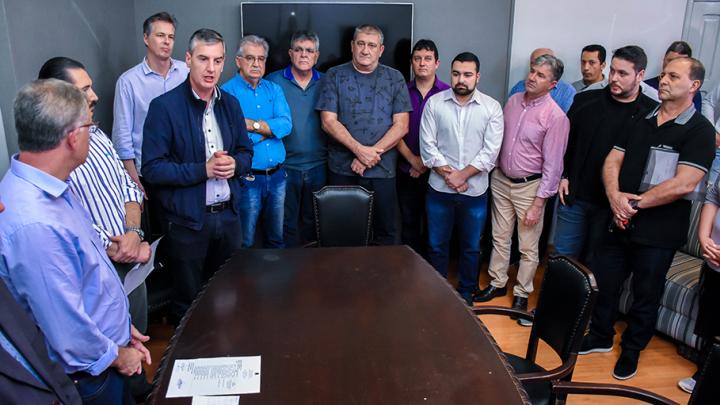 Governo Municipal autoriza in&iacute;cio do asfaltamento de 30 quadras