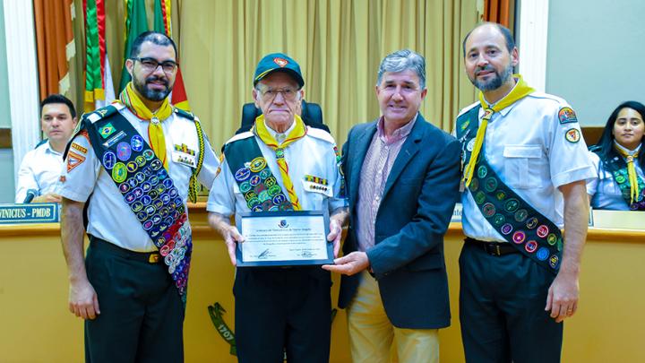 Clube dos Desbravadores da IASD recebe homenagem do Poder Legislativo