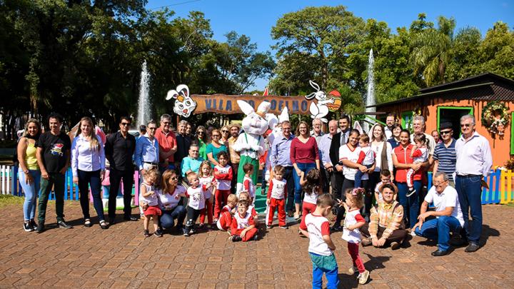 Vereadores participam da abertura da &ldquo;Vila do Coelho&rdquo;