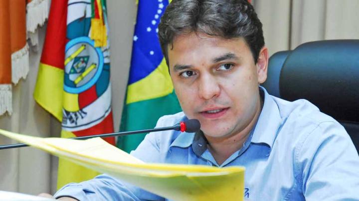 Vereador Vin&iacute;cius Makvitz prop&otilde;e implanta&ccedil;&atilde;o da lei da Ficha Limpa Municipal