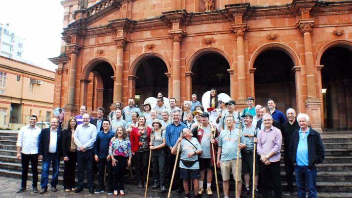 Autoridades recepcionam participantes da 1&deg; Caminhada Internacional do Caminho das Miss&otilde;es