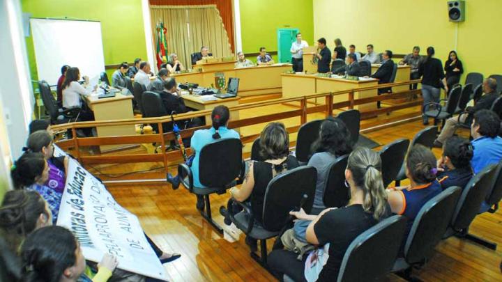 Vereadores aprovam mudan&ccedil;a do Padr&atilde;o salarial de Monitores da Educa&ccedil;&atilde;o Infantil