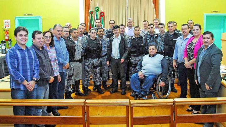 Sess&atilde;o no Legislativo Municipal contou com a presen&ccedil;a de PMs que ir&atilde;o atuar em Porto Alegre durante a Copa do Mundo