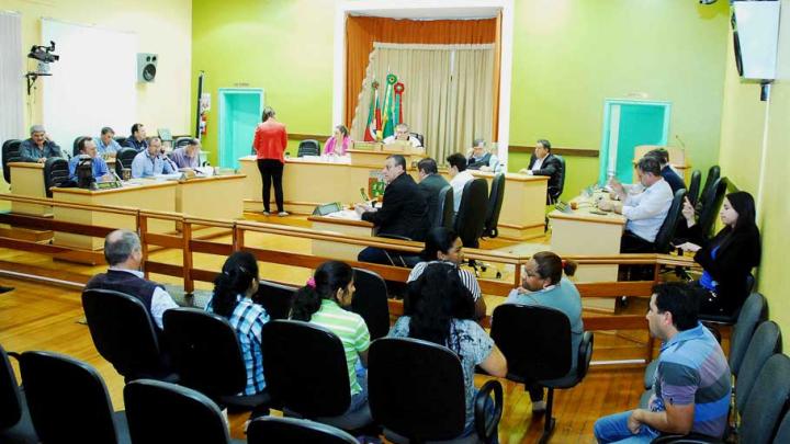 Sess&atilde;o ordin&aacute;ria transferida para quarta-feira, dia 14