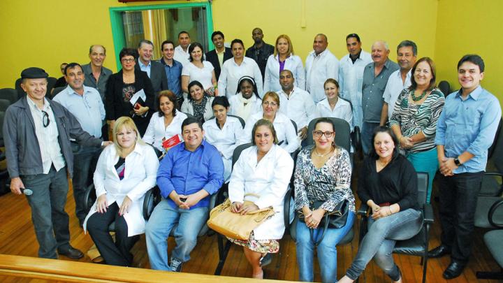 Profissionais do Programa Mais M&eacute;dicos estiveram no Legislativo Municipal