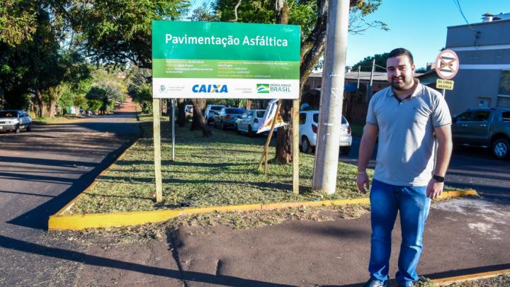 Vereador Felippe Terra Grass verifica obras na avenida Ven&acirc;ncio Aires