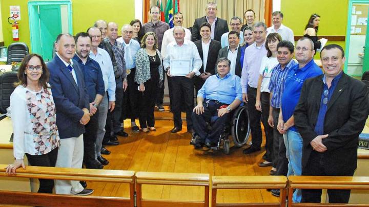 Poder Legislativo de Santo &Acirc;ngelo realiza sess&atilde;o alusiva aos 25 anos da ARFOM