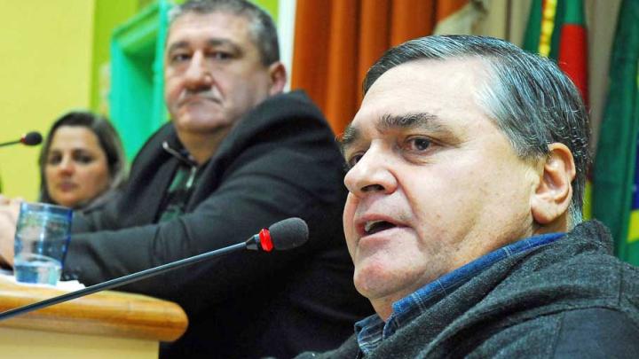Vereador Juliani apresenta Projeto que disp&otilde;e sobre implanta&ccedil;&atilde;o de brinquedos adaptados em pra&ccedil;as do munic&iacute;pio