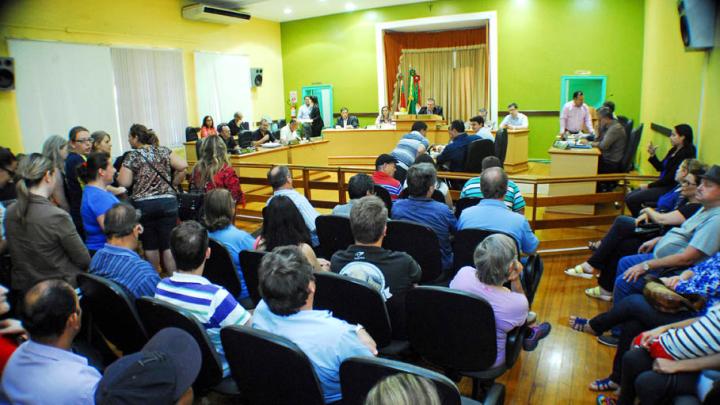 Rejeitado projeto que viabilizaria financiamento para o pagamento do 13&ordm; sal&aacute;rio do funcionalismo 