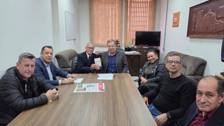 Presidente da C&acirc;mara de Vereadores recebe convite para Confer&ecirc;ncia da Estaca Santo &Acirc;ngelo