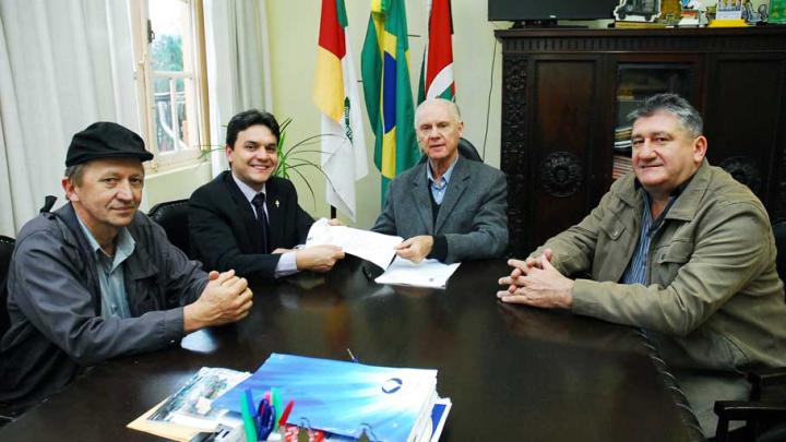 C&acirc;mara de Vereadores repassa R$ 1 milh&atilde;o para projetos habitacionais e reparos nas estradas do interior