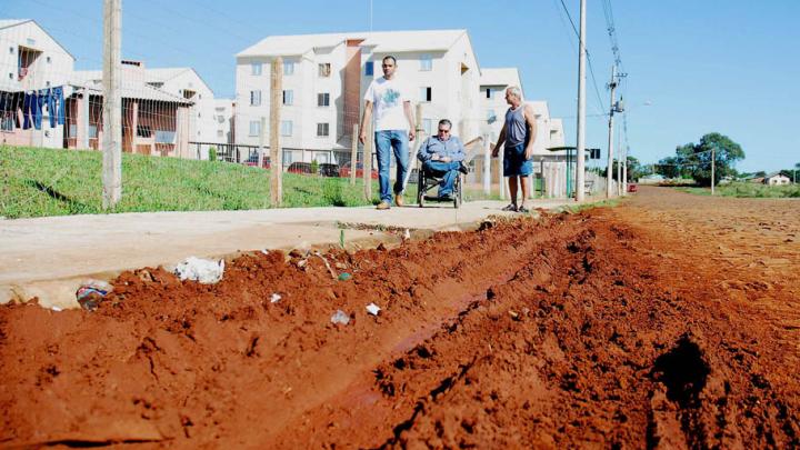 Moradores do Residencial Romeu Goulart Loureiro solicitam melhorias na infraestrutura da localidade. 