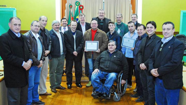 Equipe de Supino Pit Bull Top 300 recebe homenagem na C&acirc;mara de Vereadores de Santo &Acirc;ngelo